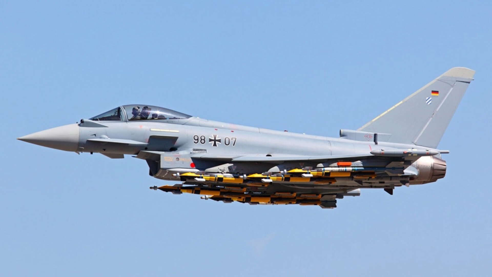 博洛尼亚锋线拉扯带动全队节奏变化，博洛尼亚足球